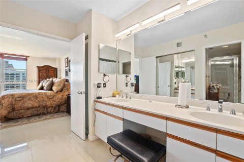 Copropriété à vendre à Aventura, Floride: 2 chambres, 126.81 m2 № 2065561 - photo 13