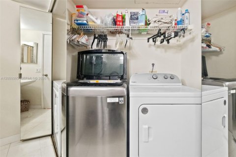 Copropriété à vendre à Aventura, Floride: 2 chambres, 126.81 m2 № 2065561 - photo 19