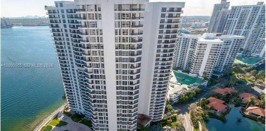 Condo à Aventura, Floride, 2 chambres  № 2065561