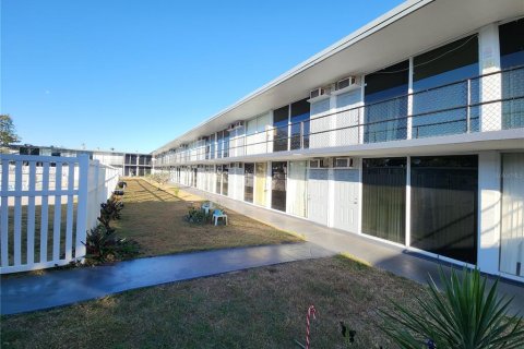 Commercial property in Holly Hill, Florida 196.21 sq.m. № 2278065