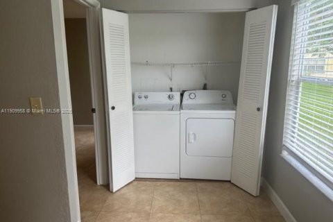 Condo in Sunrise, Florida, 1 bedroom № 1965290 - photo 10