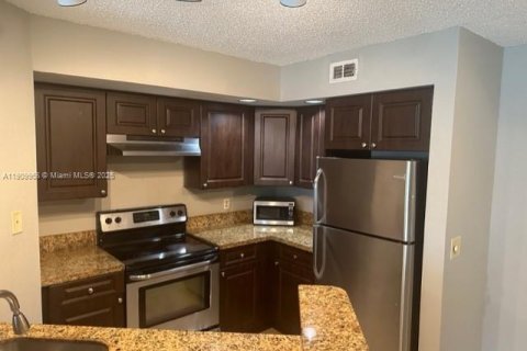 Condo in Sunrise, Florida, 1 bedroom № 1965290 - photo 5