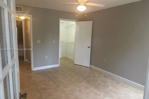 Condo in Sunrise, Florida, 1 bedroom № 1965290 - photo 11