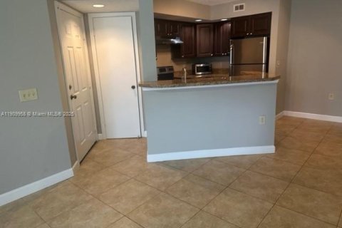 Condo in Sunrise, Florida, 1 bedroom № 1965290 - photo 13