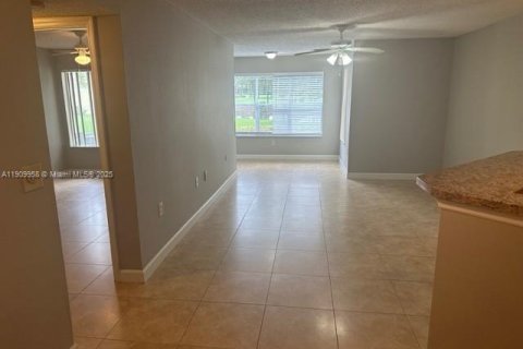 Condo in Sunrise, Florida, 1 bedroom № 1965290 - photo 8