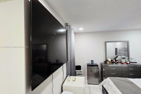 Снять в аренду кондоминиум в Майами, Флорида 2 спальни, 66.98м2, № 1953069 - фото 5