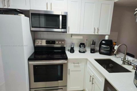 Снять в аренду кондоминиум в Майами, Флорида 2 спальни, 66.98м2, № 1953069 - фото 11