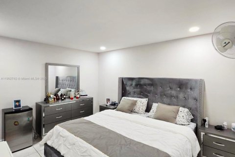 Снять в аренду кондоминиум в Майами, Флорида 2 спальни, 66.98м2, № 1953069 - фото 4