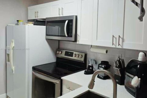 Снять в аренду кондоминиум в Майами, Флорида 2 спальни, 66.98м2, № 1953069 - фото 12