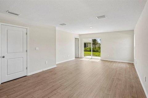 House in Parrish, Florida 5 bedrooms, 161.56 sq.m. № 2113169 - photo 15