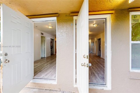 Propiedad comercial en venta en Miami, Florida, 319.96 m2 № 1950712 - foto 27