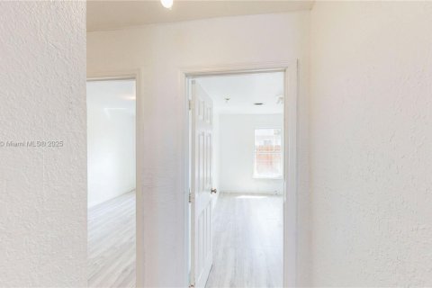 Propiedad comercial en venta en Miami, Florida, 319.96 m2 № 1950712 - foto 14