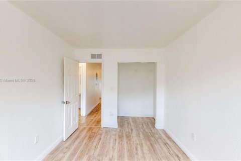 Propiedad comercial en venta en Miami, Florida, 319.96 m2 № 1950712 - foto 23