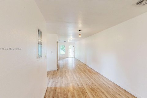 Propiedad comercial en venta en Miami, Florida, 319.96 m2 № 1950712 - foto 28