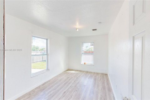 Propiedad comercial en venta en Miami, Florida, 319.96 m2 № 1950712 - foto 11
