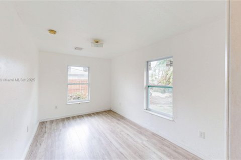 Propiedad comercial en venta en Miami, Florida, 319.96 m2 № 1950712 - foto 24