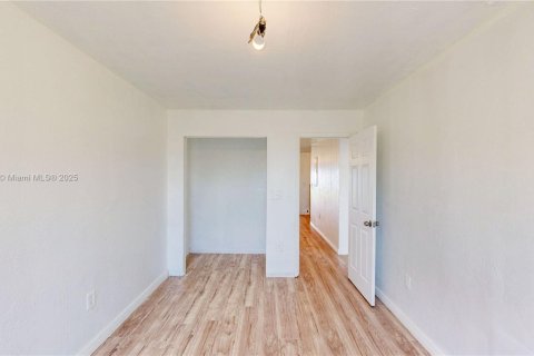 Propiedad comercial en venta en Miami, Florida, 319.96 m2 № 1950712 - foto 15