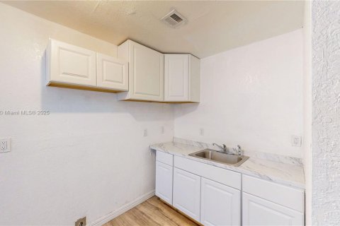 Propiedad comercial en venta en Miami, Florida, 319.96 m2 № 1950712 - foto 10