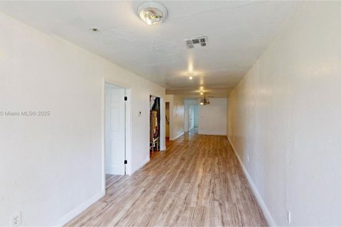 Propiedad comercial en venta en Miami, Florida, 319.96 m2 № 1950712 - foto 5