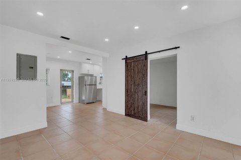 Villa ou maison à louer à Miami, Floride: 3 chambres, 75.25 m2 № 2019802 - photo 5