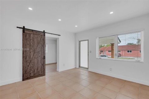 Villa ou maison à louer à Miami, Floride: 3 chambres, 75.25 m2 № 2019802 - photo 6