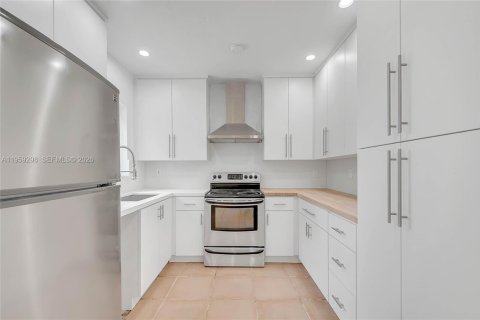 Villa ou maison à louer à Miami, Floride: 3 chambres, 75.25 m2 № 2019802 - photo 7