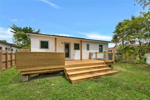 Villa ou maison à louer à Miami, Floride: 3 chambres, 75.25 m2 № 2019802 - photo 21