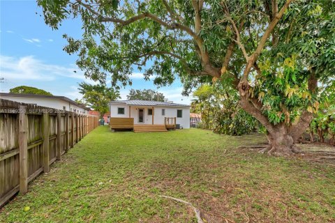 Villa ou maison à louer à Miami, Floride: 3 chambres, 75.25 m2 № 2019802 - photo 18