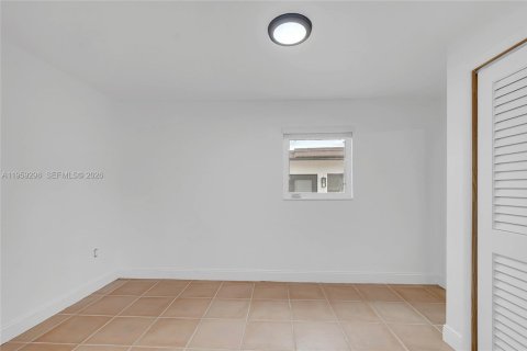 Villa ou maison à louer à Miami, Floride: 3 chambres, 75.25 m2 № 2019802 - photo 15