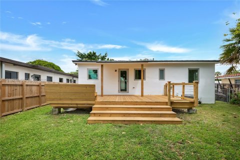 Villa ou maison à louer à Miami, Floride: 3 chambres, 75.25 m2 № 2019802 - photo 17