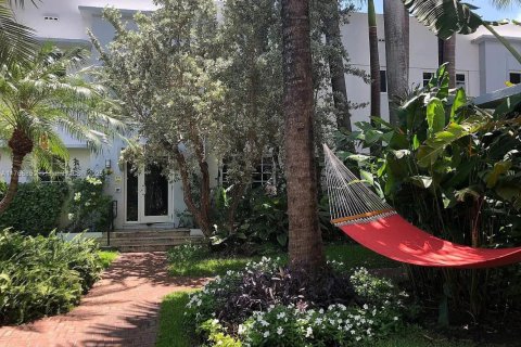 Copropriété à vendre à Miami Beach, Floride: 1 chambre, 56.67 m2 № 1985442 - photo 2