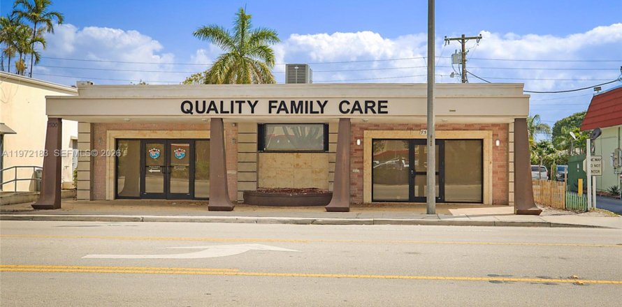 Коммерческая недвижимость в Уэст-Палм-Бич, Флорида № 2040807