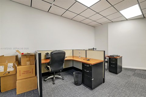 Купить коммерческую недвижимость в Уэст-Палм-Бич, Флорида № 2040807 - фото 20