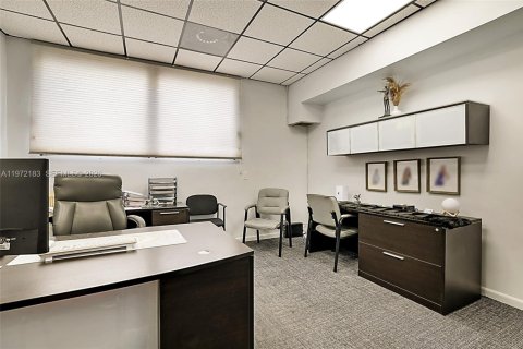 Купить коммерческую недвижимость в Уэст-Палм-Бич, Флорида № 2040807 - фото 30