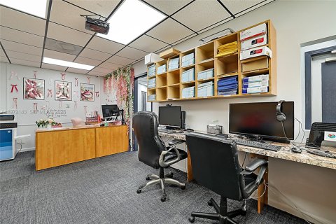 Купить коммерческую недвижимость в Уэст-Палм-Бич, Флорида № 2040807 - фото 27