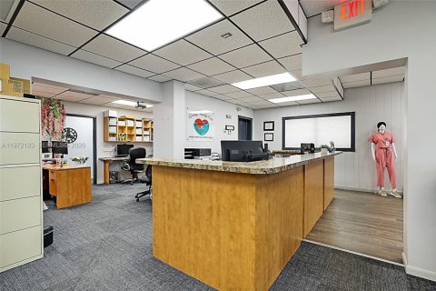 Купить коммерческую недвижимость в Уэст-Палм-Бич, Флорида № 2040807 - фото 7