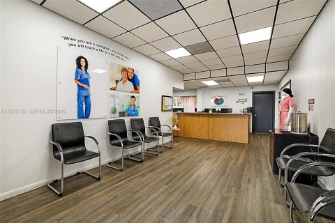 Купить коммерческую недвижимость в Уэст-Палм-Бич, Флорида № 2040807 - фото 6