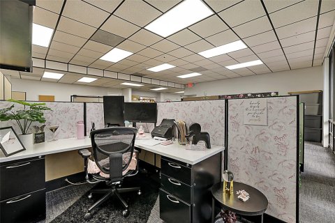 Купить коммерческую недвижимость в Уэст-Палм-Бич, Флорида № 2040807 - фото 21