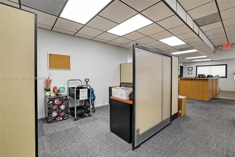 Купить коммерческую недвижимость в Уэст-Палм-Бич, Флорида № 2040807 - фото 15