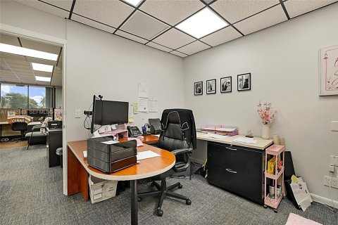 Купить коммерческую недвижимость в Уэст-Палм-Бич, Флорида № 2040807 - фото 23