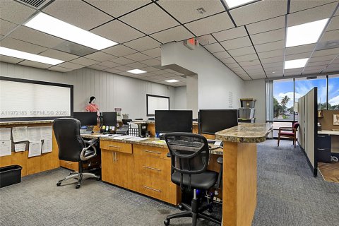 Купить коммерческую недвижимость в Уэст-Палм-Бич, Флорида № 2040807 - фото 9