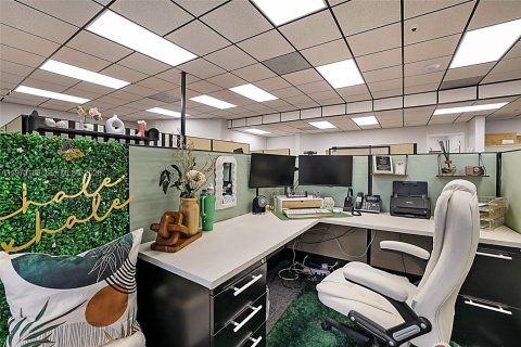 Купить коммерческую недвижимость в Уэст-Палм-Бич, Флорида № 2040807 - фото 22