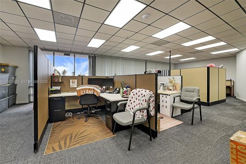 Купить коммерческую недвижимость в Уэст-Палм-Бич, Флорида № 2040807 - фото 13