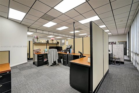 Купить коммерческую недвижимость в Уэст-Палм-Бич, Флорида № 2040807 - фото 19