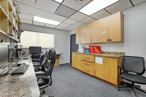 Купить коммерческую недвижимость в Уэст-Палм-Бич, Флорида № 2040807 - фото 26