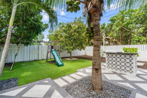 House in Lake Worth, Florida 3 bedrooms, 81.38 sq.m. № 1883780 - photo 17