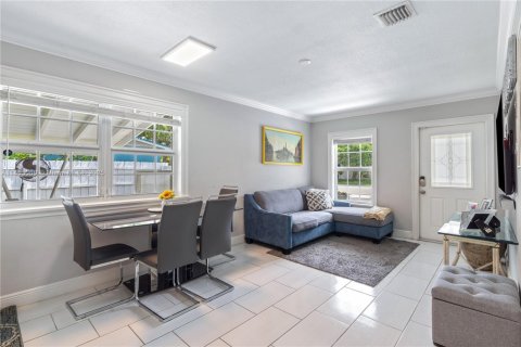House in Lake Worth, Florida 3 bedrooms, 81.38 sq.m. № 1883780 - photo 9