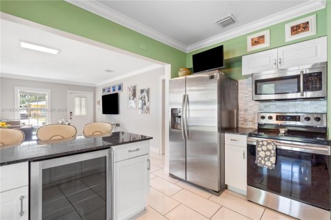 House in Lake Worth, Florida 3 bedrooms, 81.38 sq.m. № 1883780 - photo 7