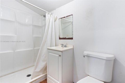 House in Lake Worth, Florida 3 bedrooms, 81.38 sq.m. № 1883780 - photo 15