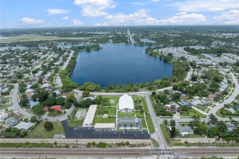 House in Lake Worth, Florida 3 bedrooms, 81.38 sq.m. № 1883780 - photo 19